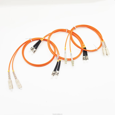 LC UPC a ST UPC Cordón de parche de fibra óptica Parche de fibra óptica personalizado